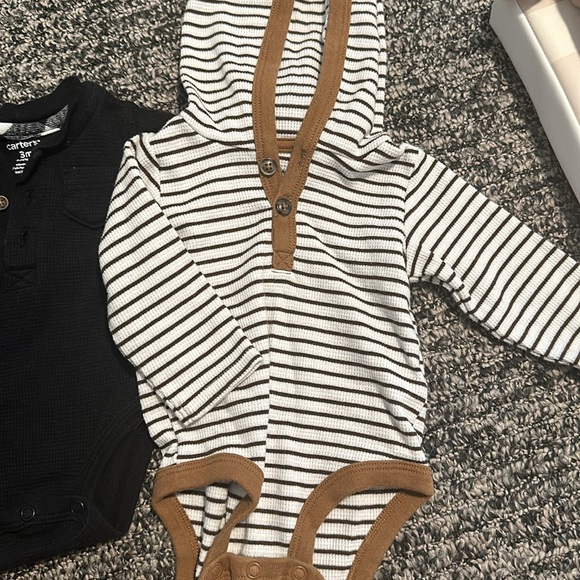 2 LONG SLEEVE ONESIE - Picture 3 of 3
